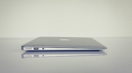 Apple launches ultra-thin laptop
